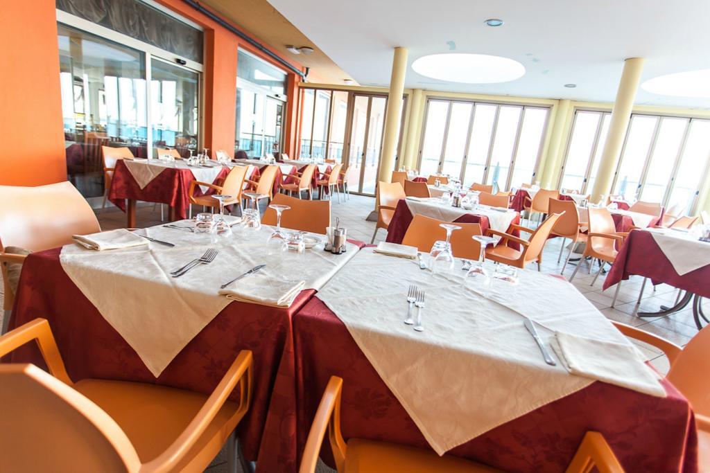 Hotel Adria Beach Club Cesenatico Exterior photo