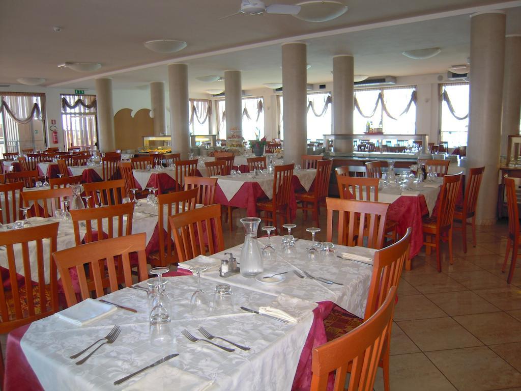 Hotel Adria Beach Club Cesenatico Exterior photo