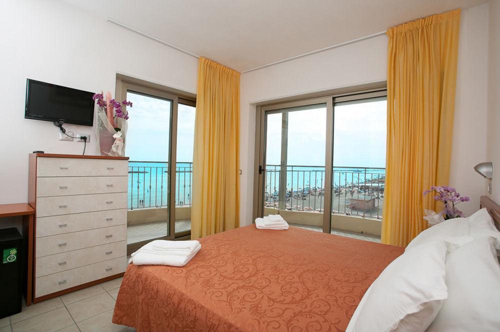 Hotel Adria Beach Club Cesenatico Exterior photo