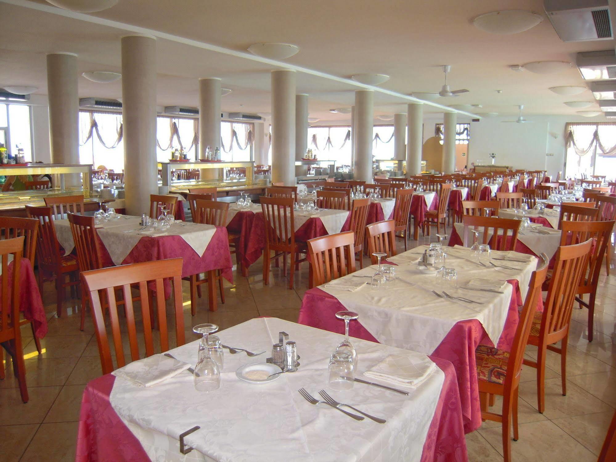 Hotel Adria Beach Club Cesenatico Exterior photo
